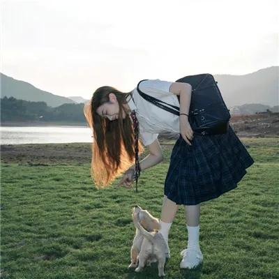黎明时分的年轻人们